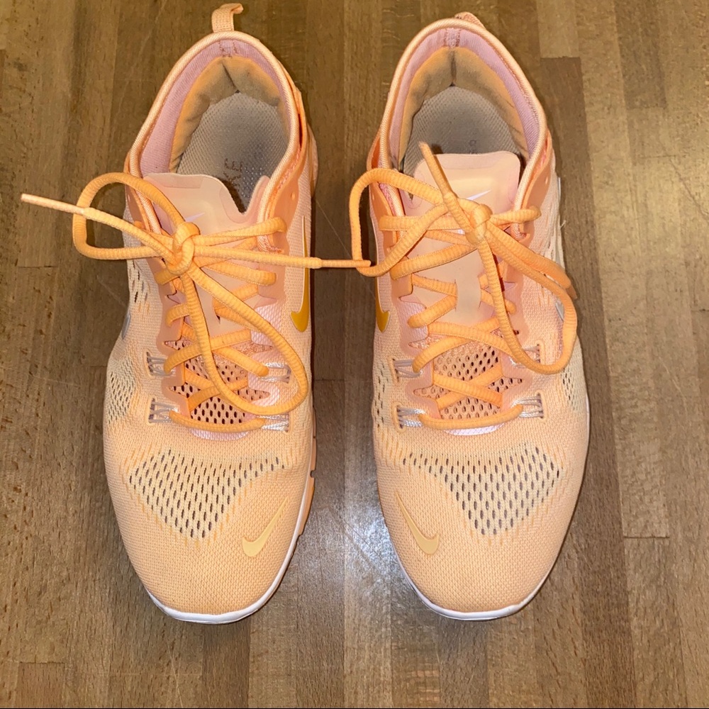 NIKE FREE RUN